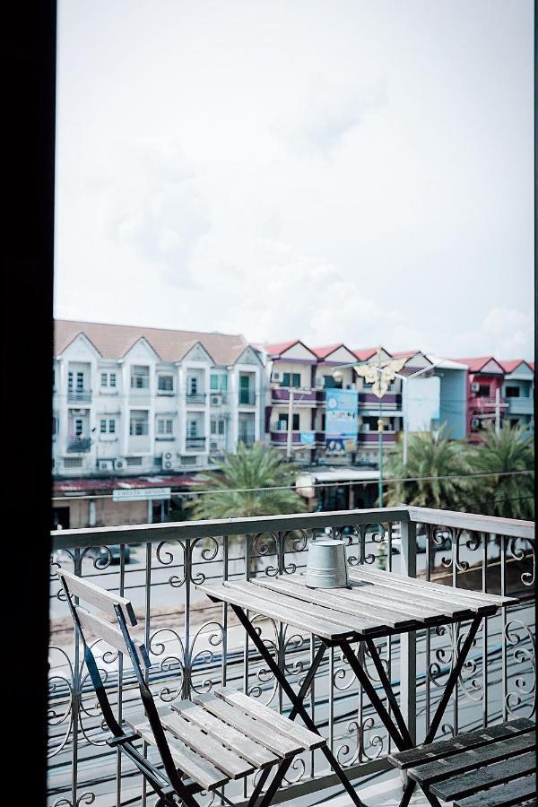 Hotel Pine Cafe'&Bed Phra Nakhon Si Ayutthaya Exterior foto