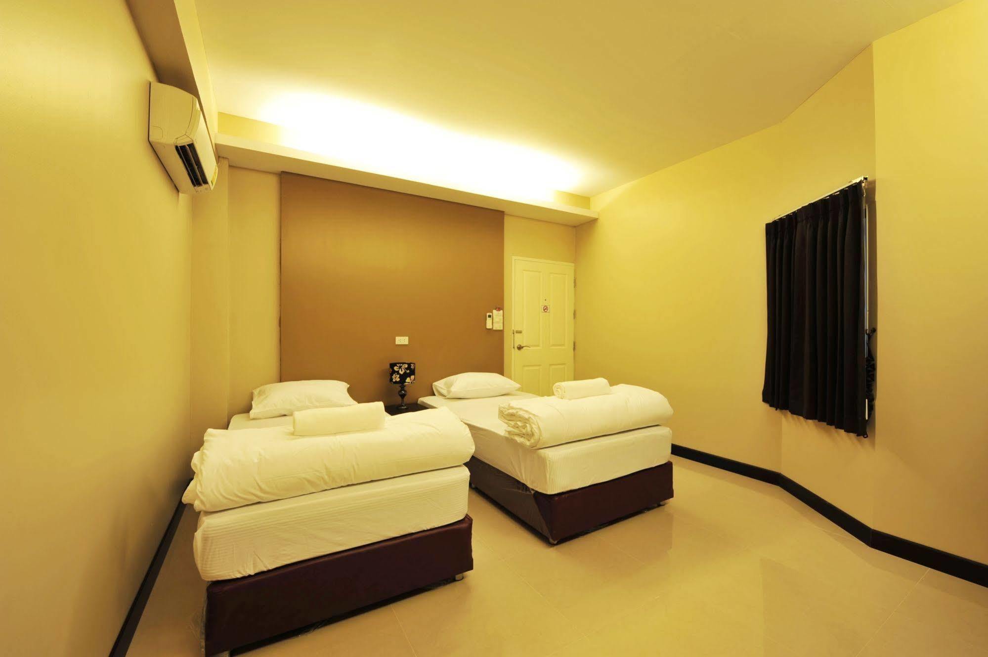 Hotel Pine Cafe'&Bed Phra Nakhon Si Ayutthaya Exterior foto