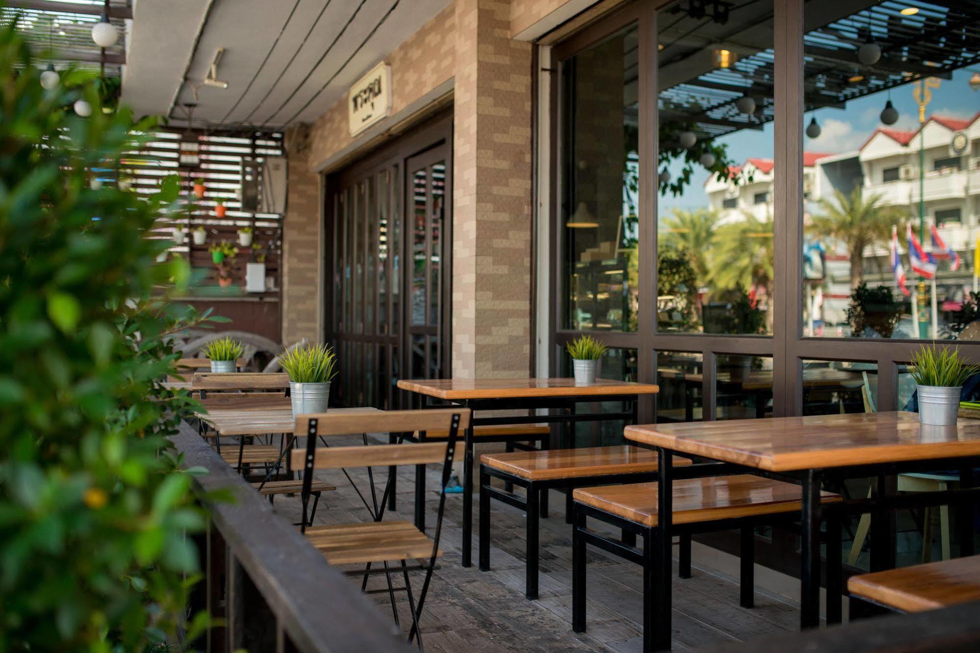 Hotel Pine Cafe'&Bed Phra Nakhon Si Ayutthaya Exterior foto