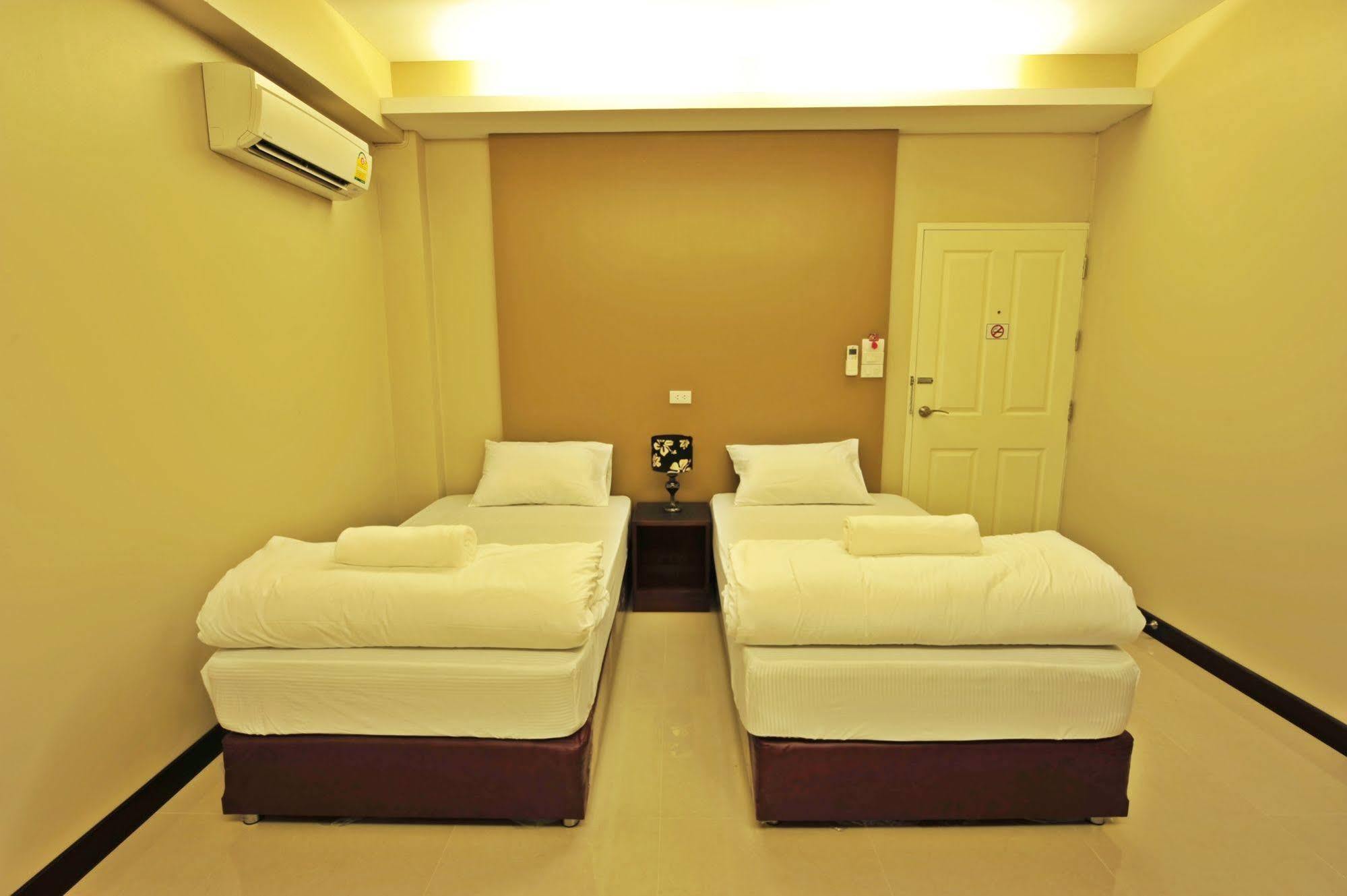 Hotel Pine Cafe'&Bed Phra Nakhon Si Ayutthaya Exterior foto